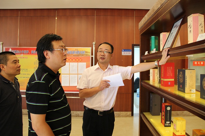 咱们“在”尽力，咱们“再”尽力