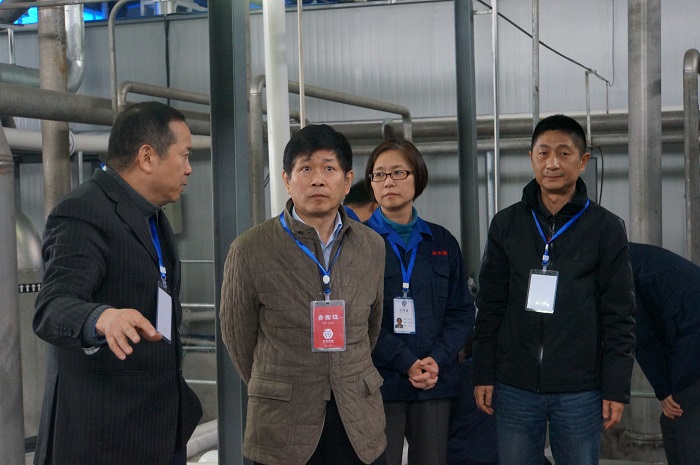 上实团体王伟董事长观察永发模塑姜堰工场